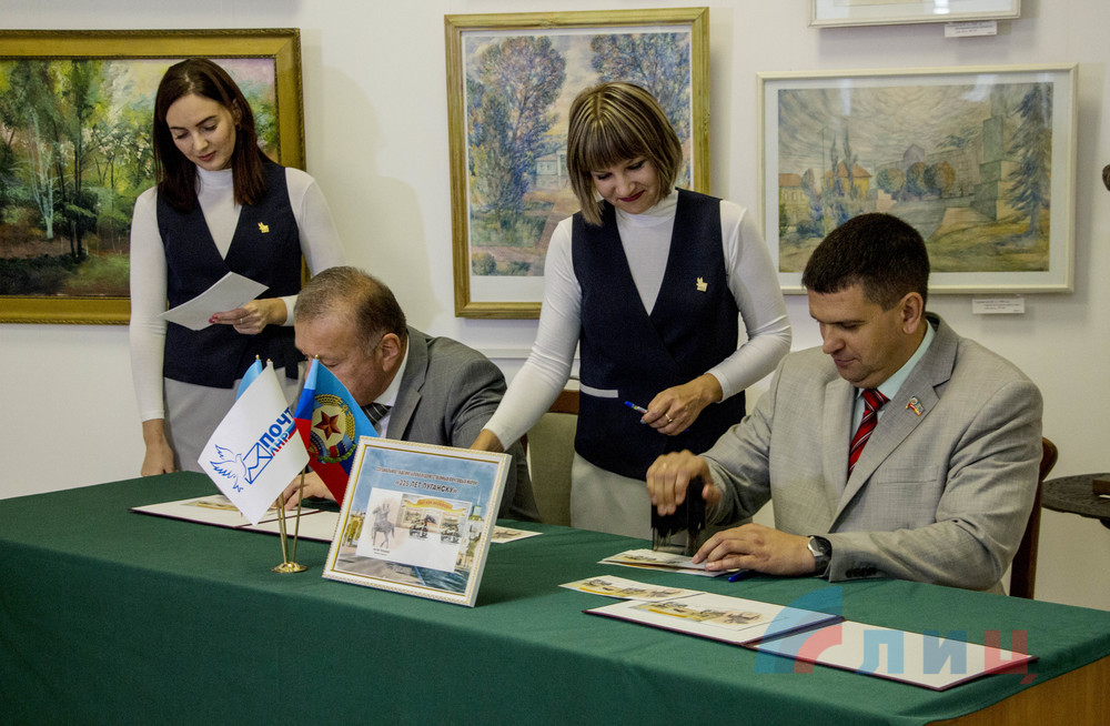 1000wm (1).jpg 1000wm (1).jpg