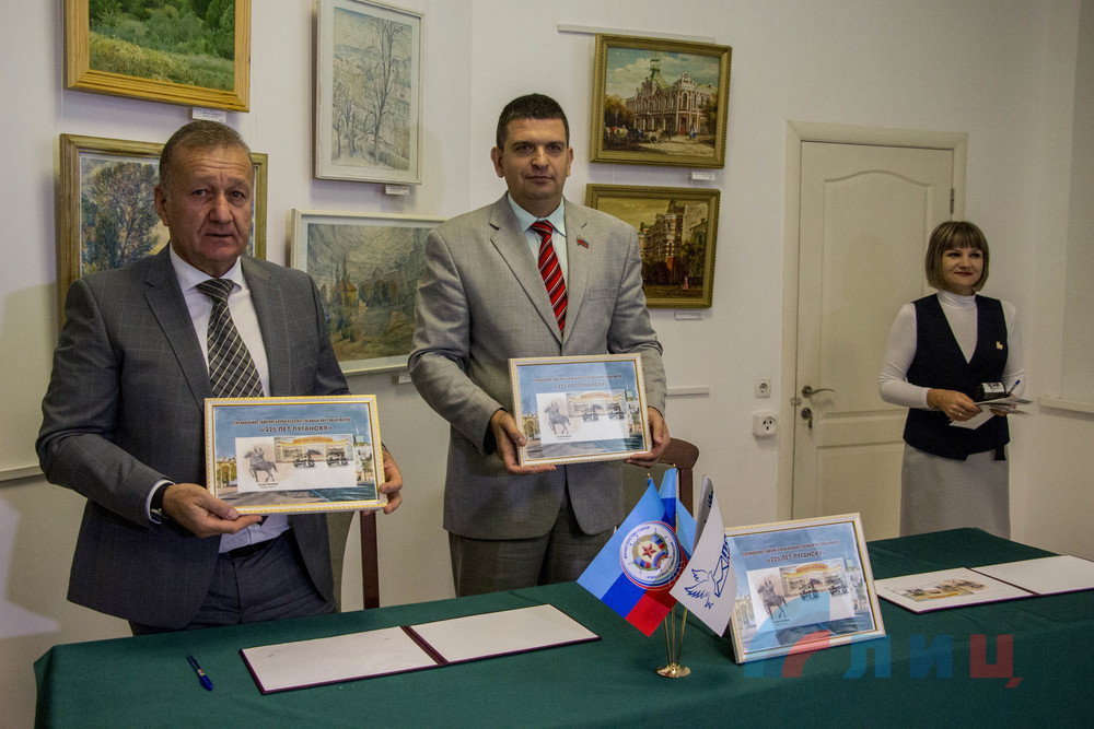 1000wm.jpg 1000wm.jpg