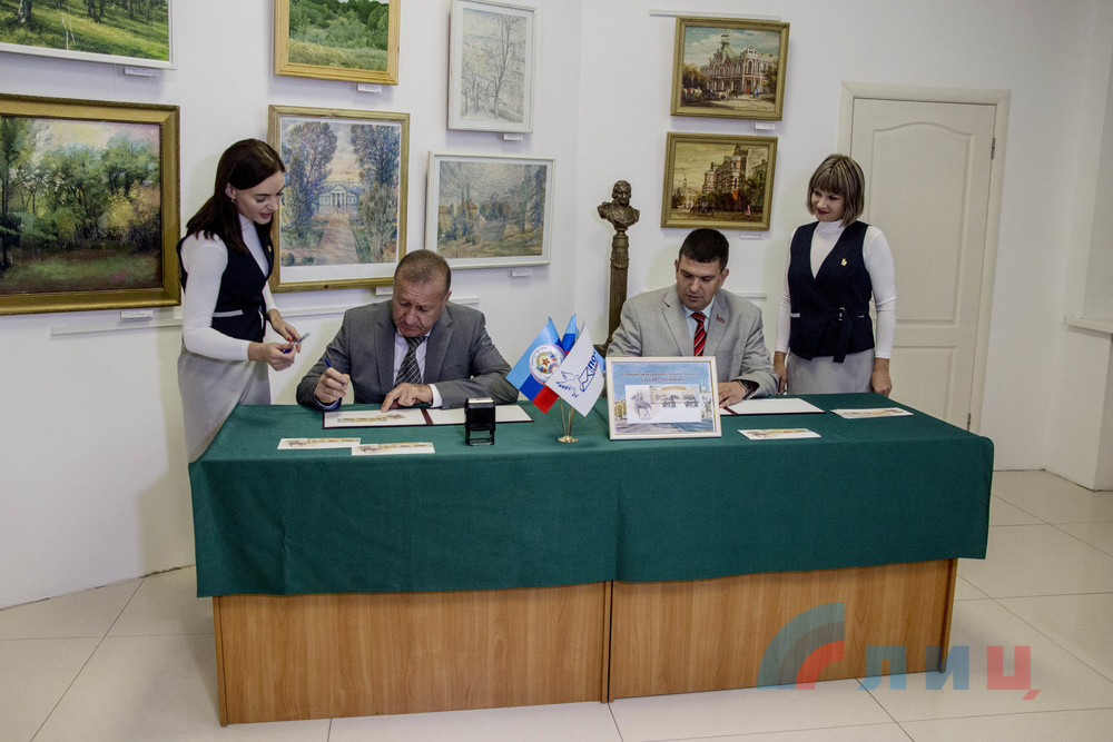 1000wm (2).jpg 1000wm (2).jpg